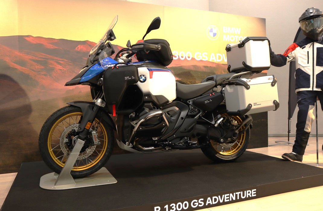 オートバイ に適合する R1300GS に適合する R 1300 GS 2023 2024 オートバイアクセサリー ウィンドディフレ オートバイの フロントガラス 用のオートバイ用風防 R1300GS用 Trophy 2023 2024 2025用風防(ブラック) BMW R1300GS R  1300 GS 2023-2024 オートバイ用フロント ... フロントフェアリング R1300 GS R 1300 GS に適合するADV GS1300 2023-2024に適合する オートバイ