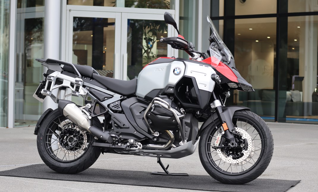 ライバルは自社の「R1300GS」　BMW Motorrad　「R1300GS Adventure」カンファレンスで