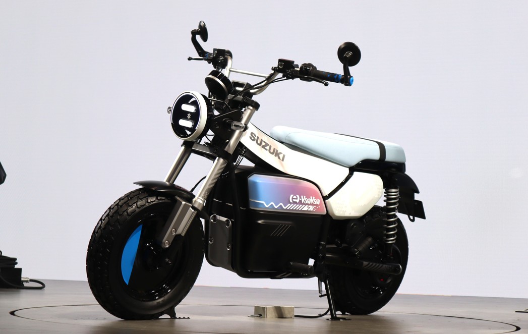 【スズキ　モビリティショー2025】BEVバイクコンセプト「e-VanVan」　　「By Your Side」の体感、演出　　　一人ひとりに「ワクワクのアンサー」へ