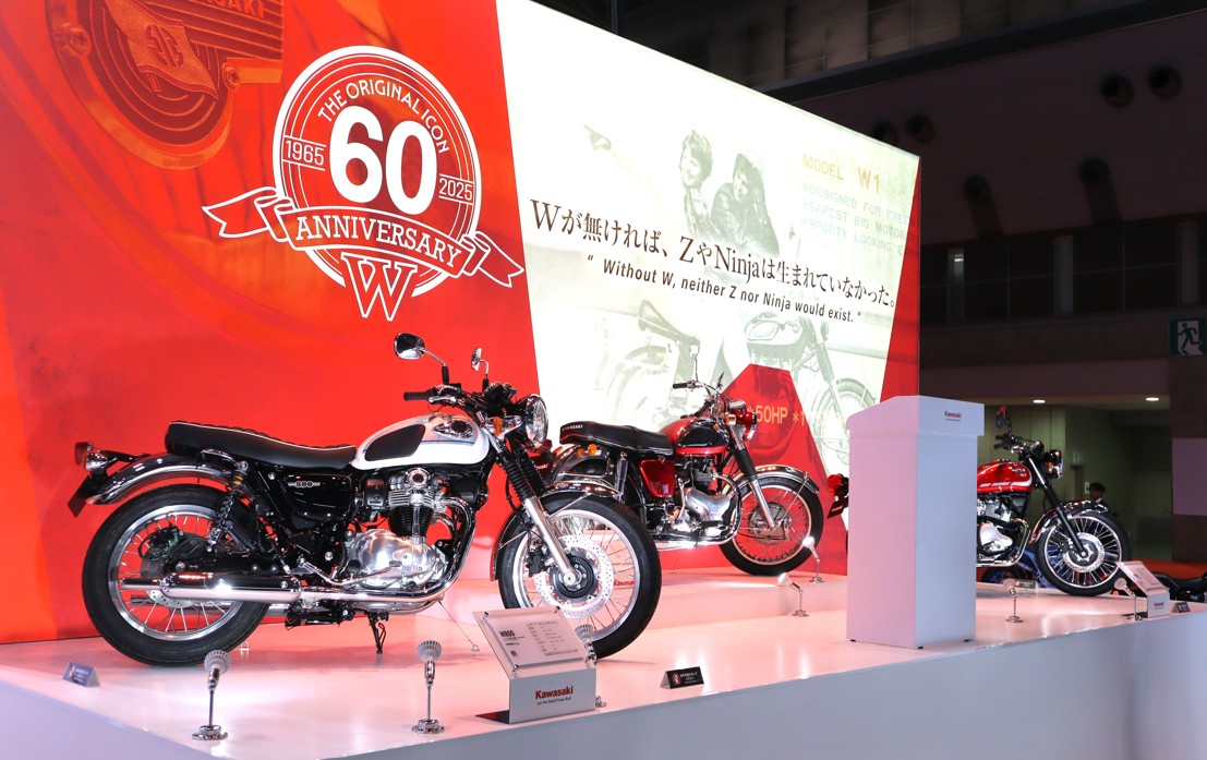 【カワサキ　モビリティショー2025】「伝統と革新」　「Z」「W」新作を公開　　研究進める「水素エンジン車」　　bimotaブランド発売2機種披露