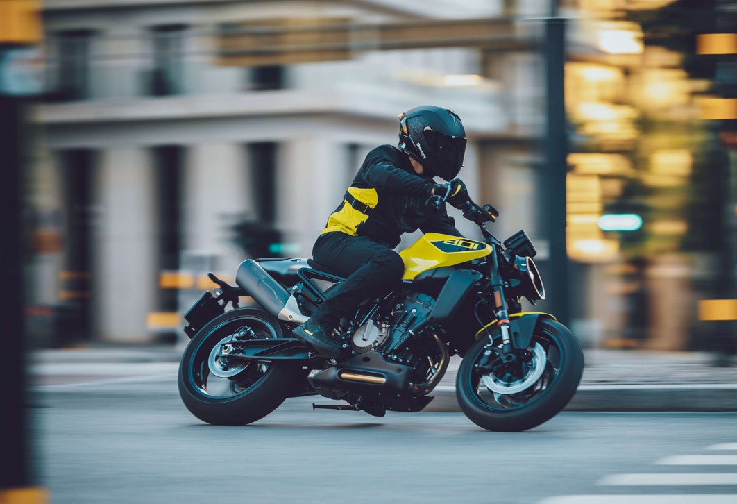 ハスクバーナM　新型「Vitpilen 801」発売　　　KTM Japan