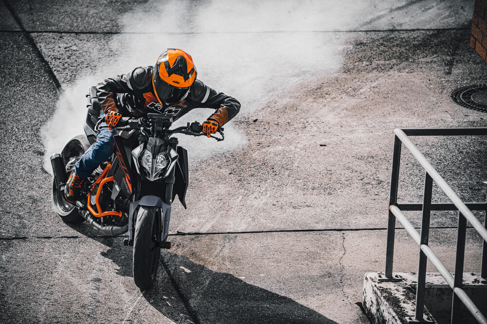 KTM　26年型「390 DUKE」刷新　　自社開発の新型WPブレーキ採用